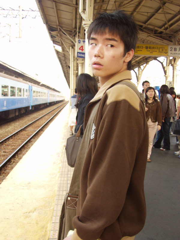 台灣鐵路旅遊攝影台中火車站月台旅客2004年攝影照片509