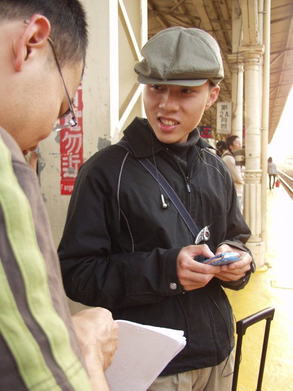 台灣鐵路旅遊攝影台中火車站月台旅客2004年攝影照片512