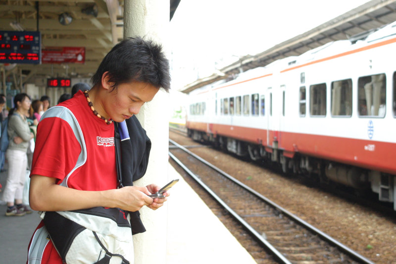 台灣鐵路旅遊攝影台中火車站月台旅客2005年攝影照片12