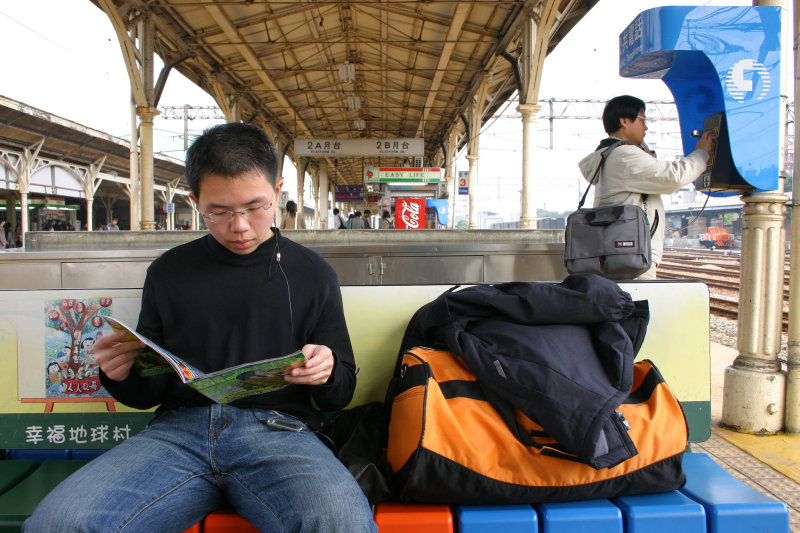 台灣鐵路旅遊攝影台中火車站月台旅客2005年攝影照片29
