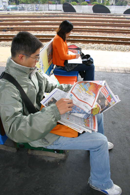 台灣鐵路旅遊攝影台中火車站月台旅客2005年攝影照片30