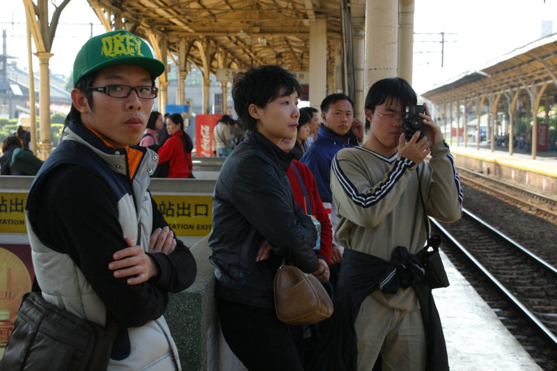 台灣鐵路旅遊攝影台中火車站月台旅客2005年攝影照片40