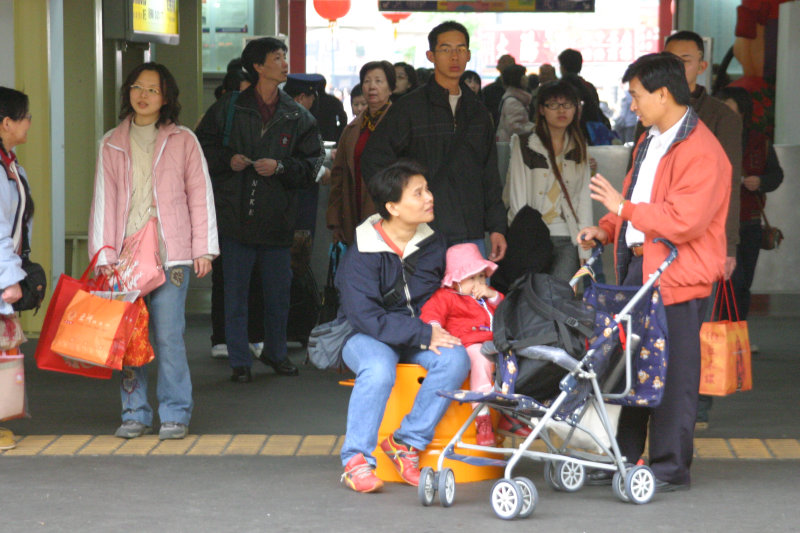 台灣鐵路旅遊攝影台中火車站月台旅客2005年攝影照片50