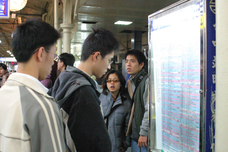 台灣鐵路旅遊攝影台中火車站月台旅客2005年攝影照片64