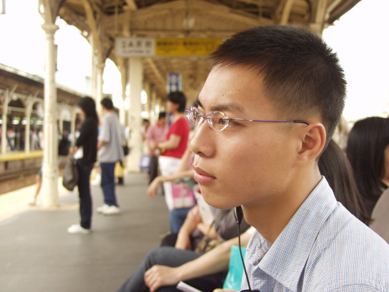 台灣鐵路旅遊攝影台中火車站月台旅客2005年攝影照片94
