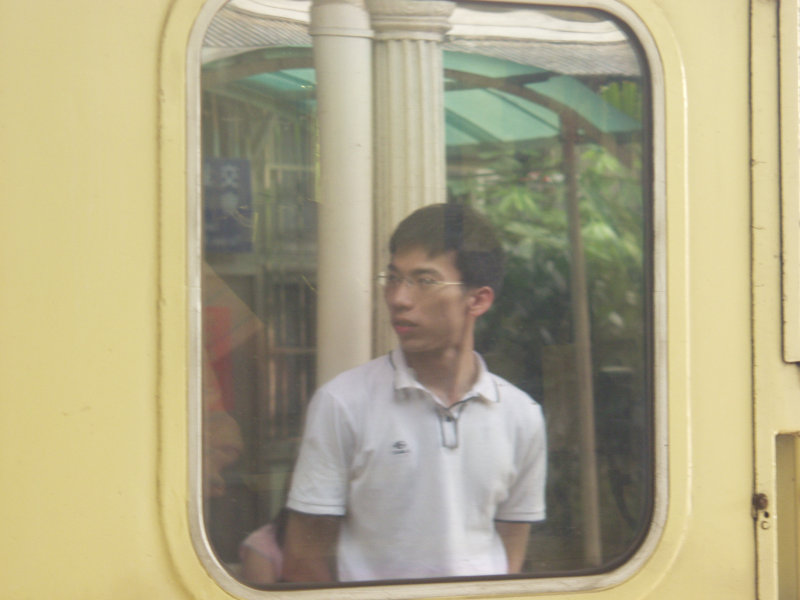 台灣鐵路旅遊攝影台中火車站月台旅客2005年攝影照片98