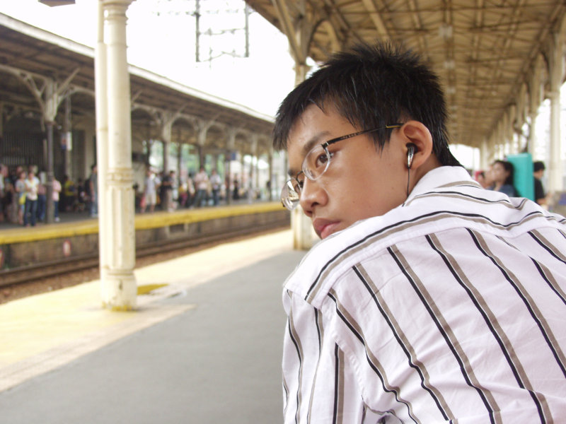 台灣鐵路旅遊攝影台中火車站月台旅客2005年攝影照片99
