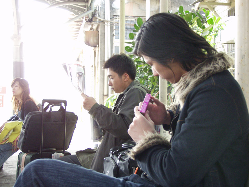 台灣鐵路旅遊攝影台中火車站月台旅客2006攝影照片11