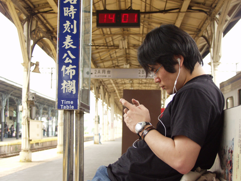 台灣鐵路旅遊攝影台中火車站月台旅客2006攝影照片13