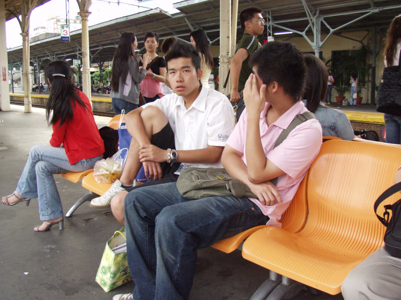台灣鐵路旅遊攝影台中火車站月台旅客2006攝影照片21