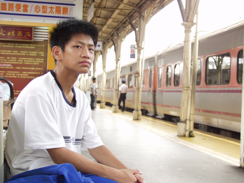 台灣鐵路旅遊攝影台中火車站月台旅客2006攝影照片23