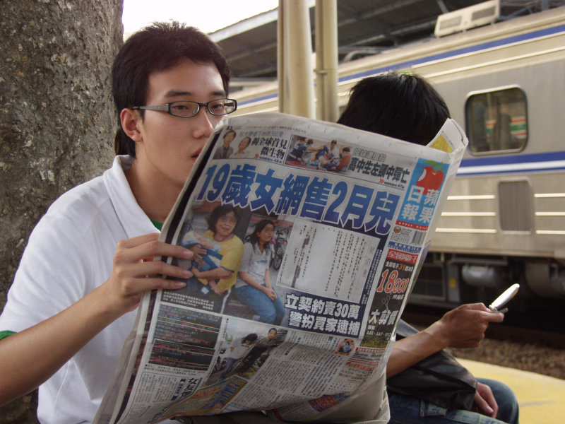 台灣鐵路旅遊攝影台中火車站月台旅客2006攝影照片25