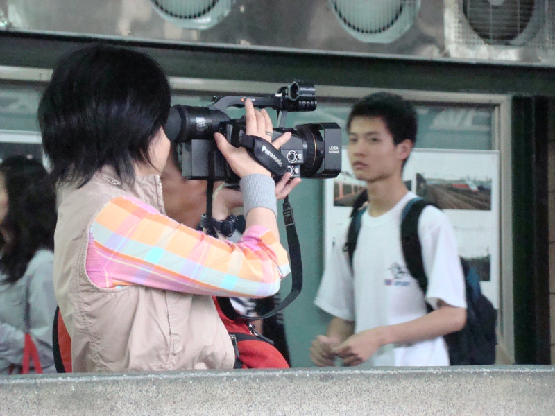 台灣鐵路旅遊攝影台中火車站月台旅客2008攝影照片5