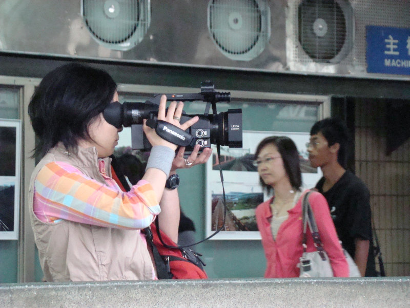 台灣鐵路旅遊攝影台中火車站月台旅客2008攝影照片6