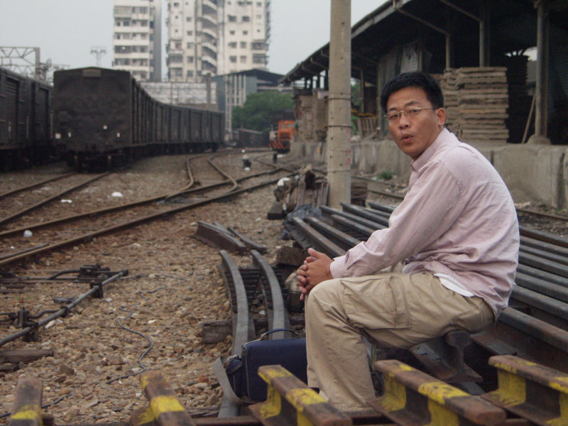 台灣鐵路旅遊攝影台中火車站月台旅客特寫2002攝影照片14