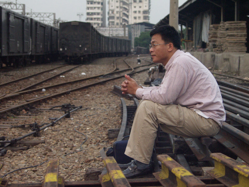 台灣鐵路旅遊攝影台中火車站月台旅客特寫2002攝影照片15