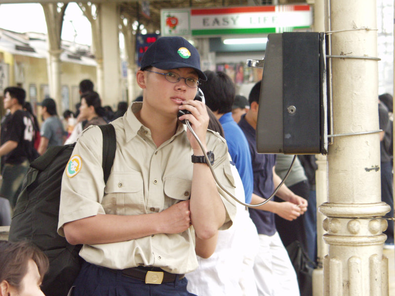 台灣鐵路旅遊攝影台中火車站月台旅客特寫2002攝影照片20