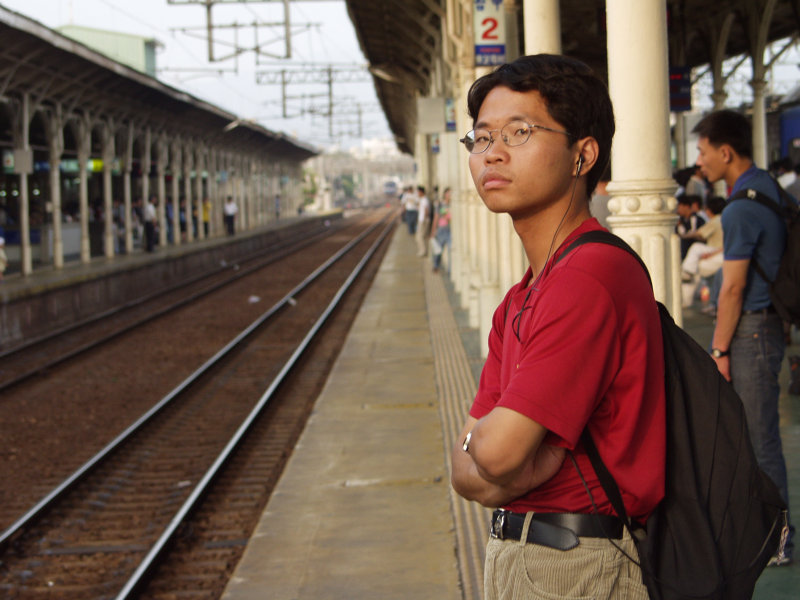 台灣鐵路旅遊攝影台中火車站月台旅客特寫2002攝影照片26