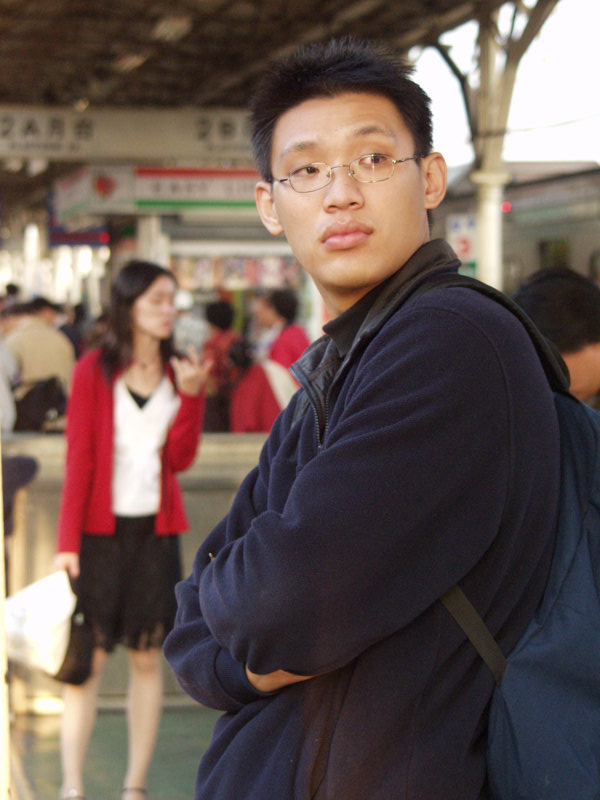 台灣鐵路旅遊攝影台中火車站月台旅客特寫2002攝影照片66