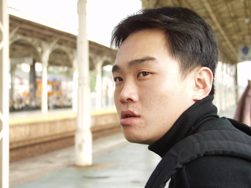 台灣鐵路旅遊攝影台中火車站月台旅客特寫2003攝影照片12