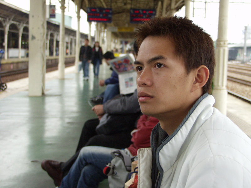 台灣鐵路旅遊攝影台中火車站月台旅客特寫2003攝影照片15