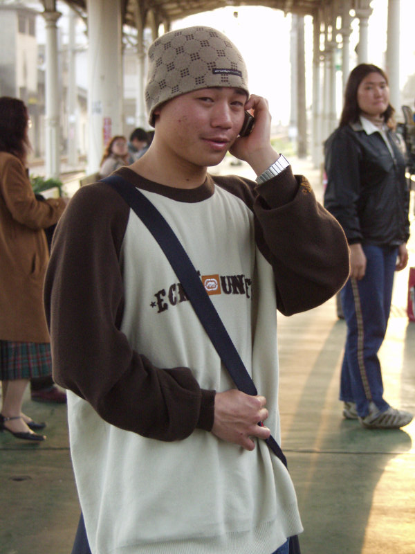 台灣鐵路旅遊攝影台中火車站月台旅客特寫2003攝影照片30