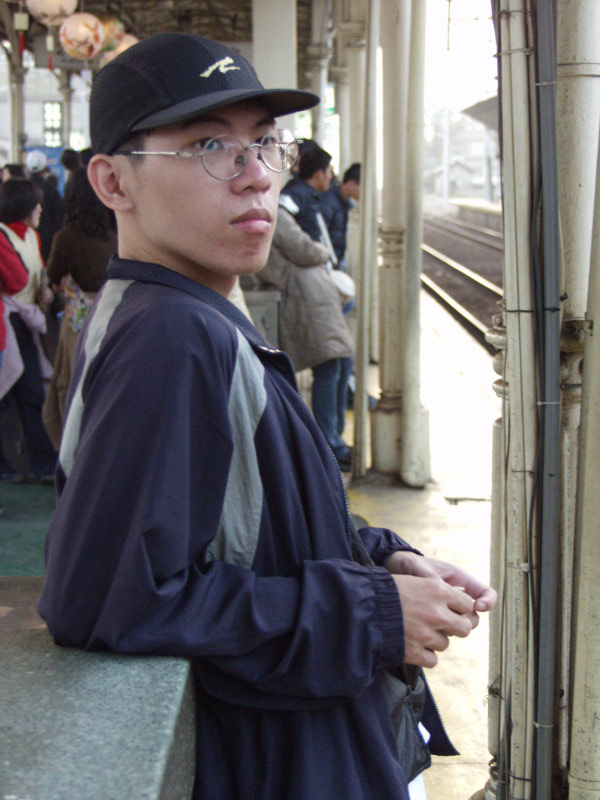 台灣鐵路旅遊攝影台中火車站月台旅客特寫2003攝影照片31