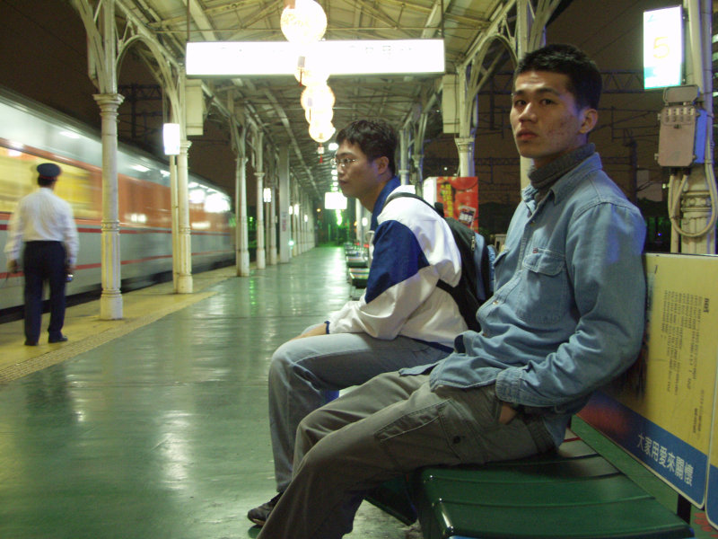 台灣鐵路旅遊攝影台中火車站月台旅客特寫2003攝影照片33