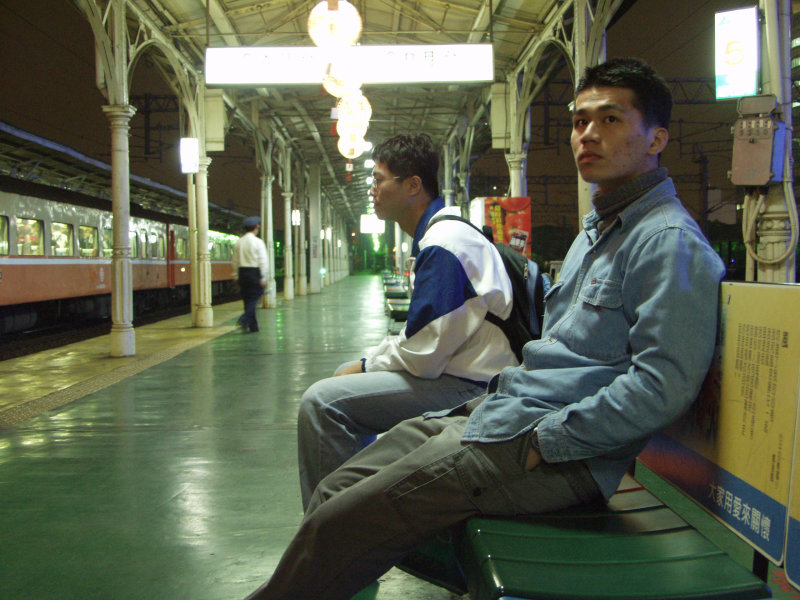 台灣鐵路旅遊攝影台中火車站月台旅客特寫2003攝影照片34