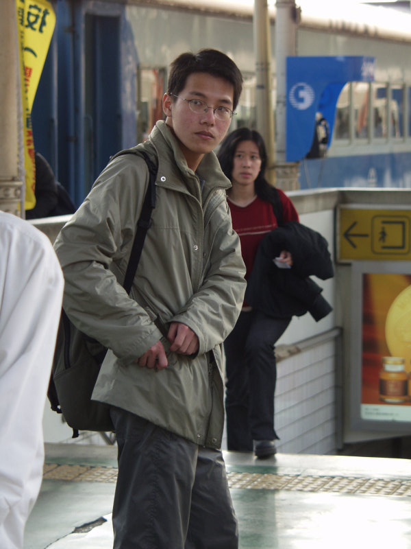 台灣鐵路旅遊攝影台中火車站月台旅客特寫2003攝影照片37