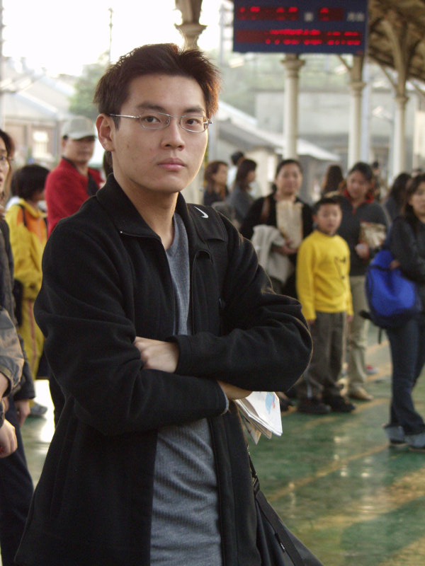 台灣鐵路旅遊攝影台中火車站月台旅客特寫2003攝影照片44