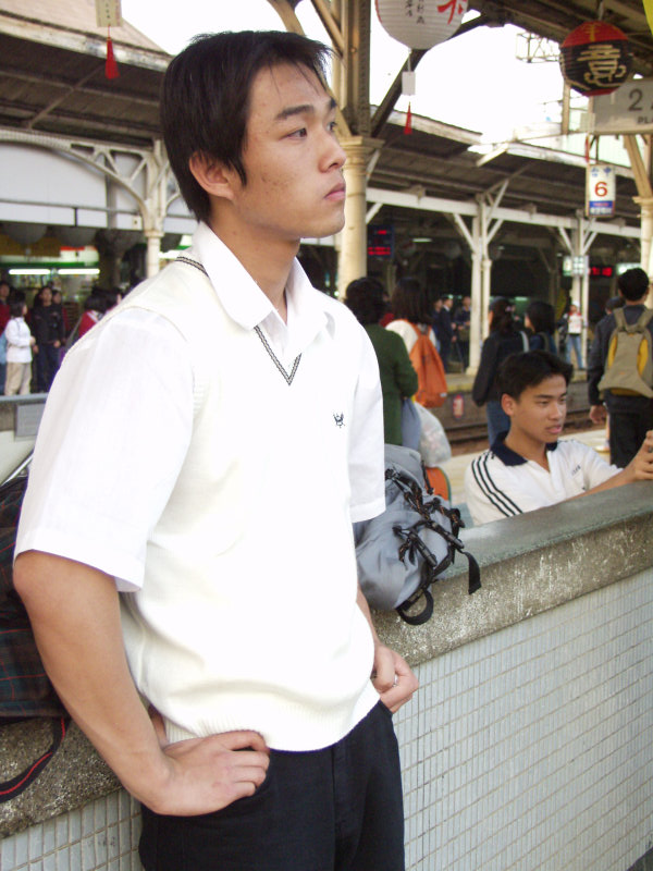 台灣鐵路旅遊攝影台中火車站月台旅客特寫2003攝影照片45