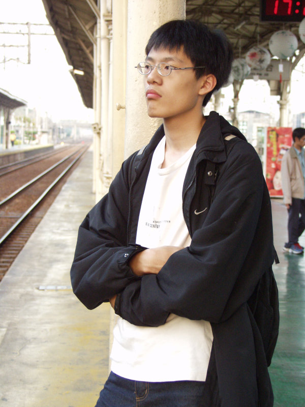 台灣鐵路旅遊攝影台中火車站月台旅客特寫2003攝影照片47