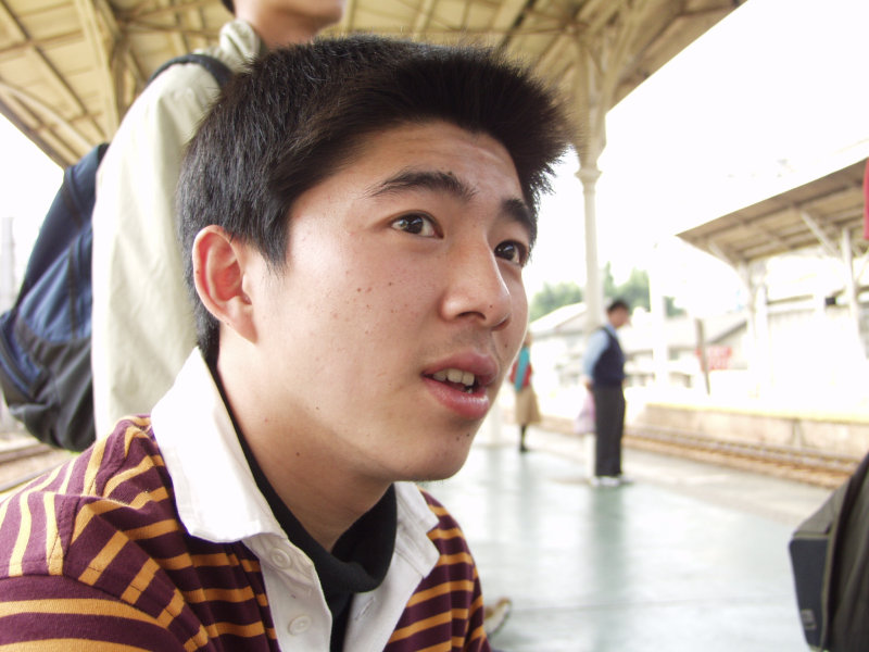 台灣鐵路旅遊攝影台中火車站月台旅客特寫2003攝影照片55