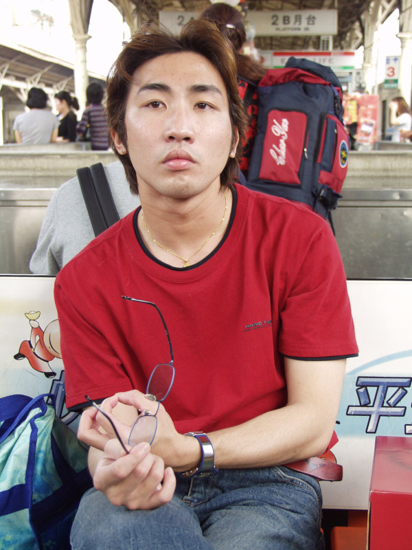 台灣鐵路旅遊攝影台中火車站月台旅客特寫2003攝影照片60