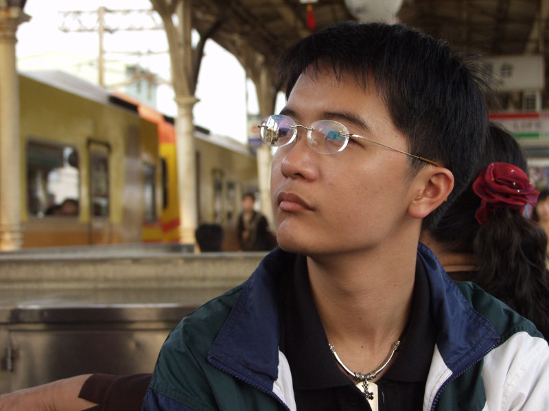 台灣鐵路旅遊攝影台中火車站月台旅客特寫2003攝影照片68