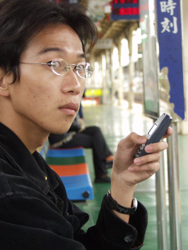台灣鐵路旅遊攝影台中火車站月台旅客特寫2003攝影照片80