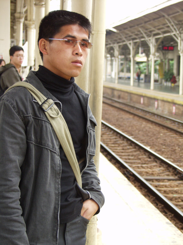 台灣鐵路旅遊攝影台中火車站月台旅客特寫2003攝影照片83