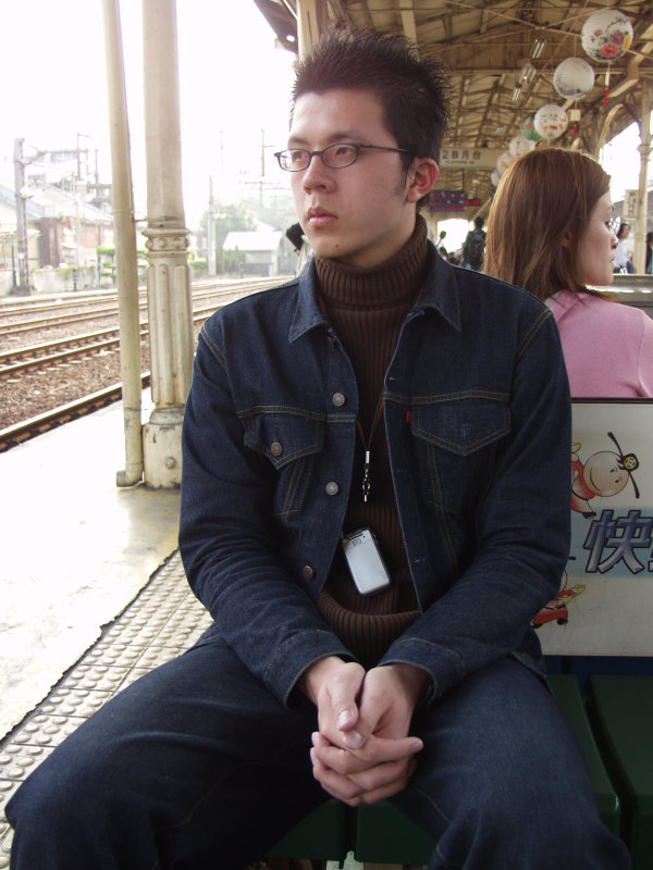 台灣鐵路旅遊攝影台中火車站月台旅客特寫2003攝影照片90