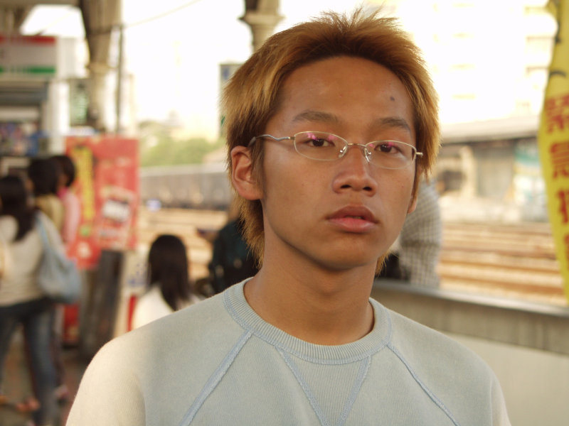 台灣鐵路旅遊攝影台中火車站月台旅客特寫2003攝影照片94