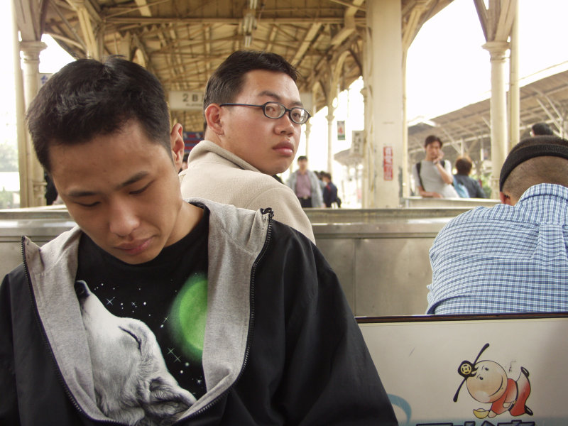 台灣鐵路旅遊攝影台中火車站月台旅客特寫2003攝影照片97