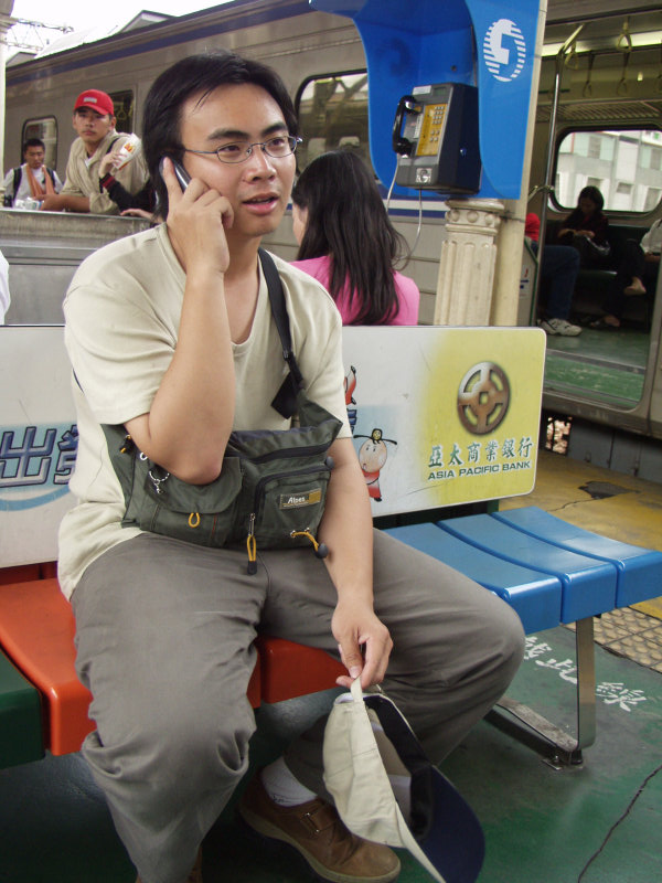 台灣鐵路旅遊攝影台中火車站月台旅客特寫2003攝影照片102