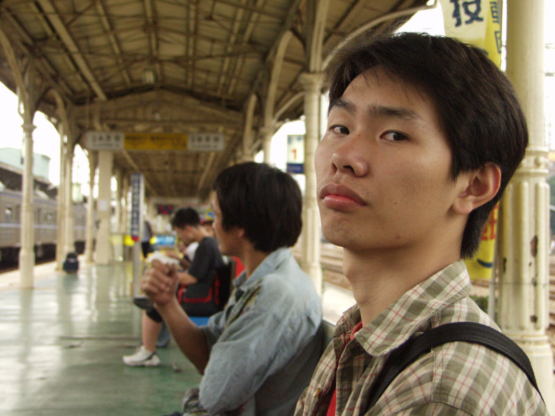 台灣鐵路旅遊攝影台中火車站月台旅客特寫2003攝影照片113