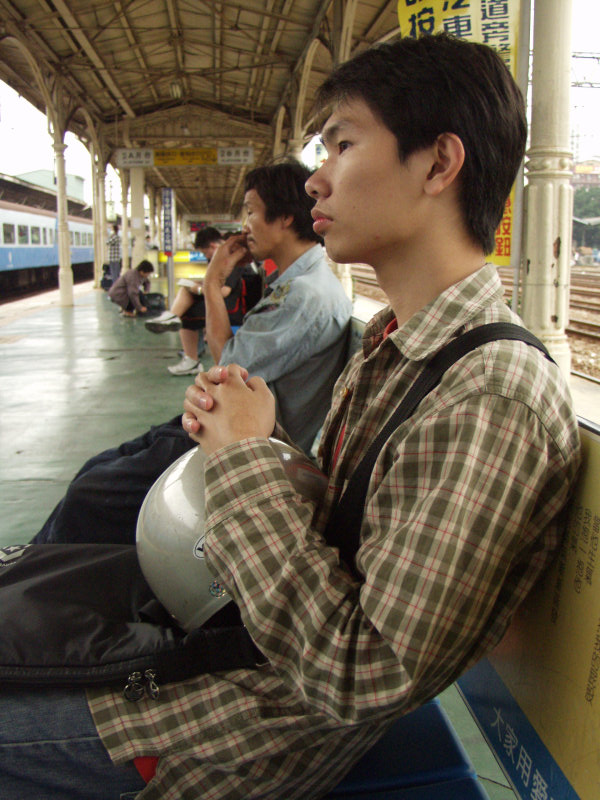 台灣鐵路旅遊攝影台中火車站月台旅客特寫2003攝影照片115