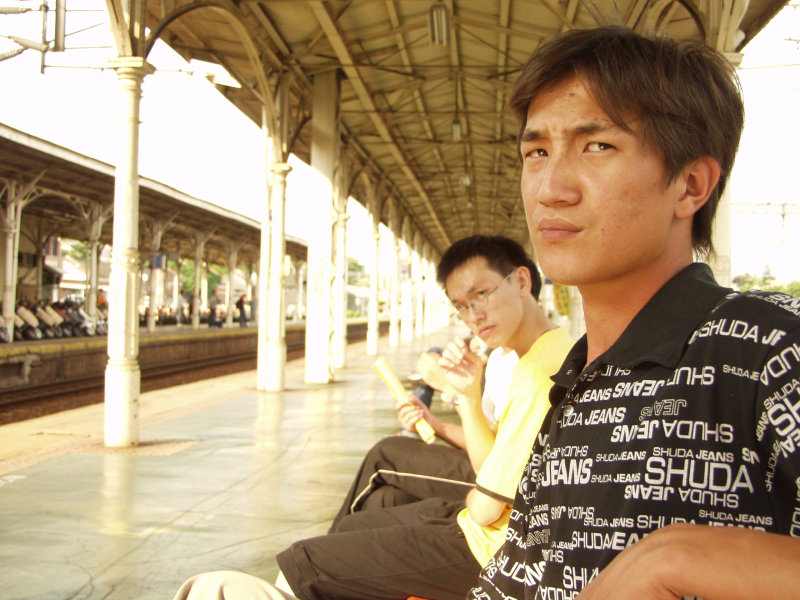 台灣鐵路旅遊攝影台中火車站月台旅客特寫2003攝影照片121