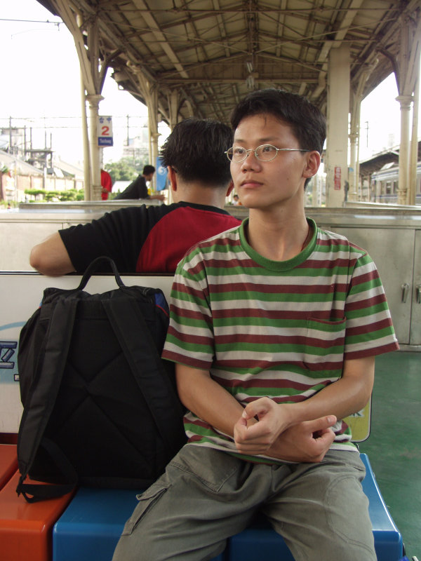 台灣鐵路旅遊攝影台中火車站月台旅客特寫2003攝影照片128