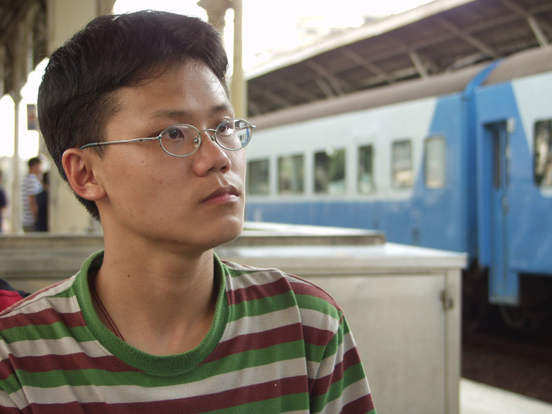 台灣鐵路旅遊攝影台中火車站月台旅客特寫2003攝影照片131