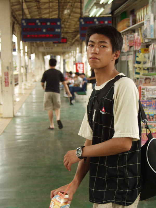 台灣鐵路旅遊攝影台中火車站月台旅客特寫2003攝影照片144