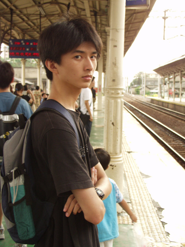 台灣鐵路旅遊攝影台中火車站月台旅客特寫2003攝影照片151