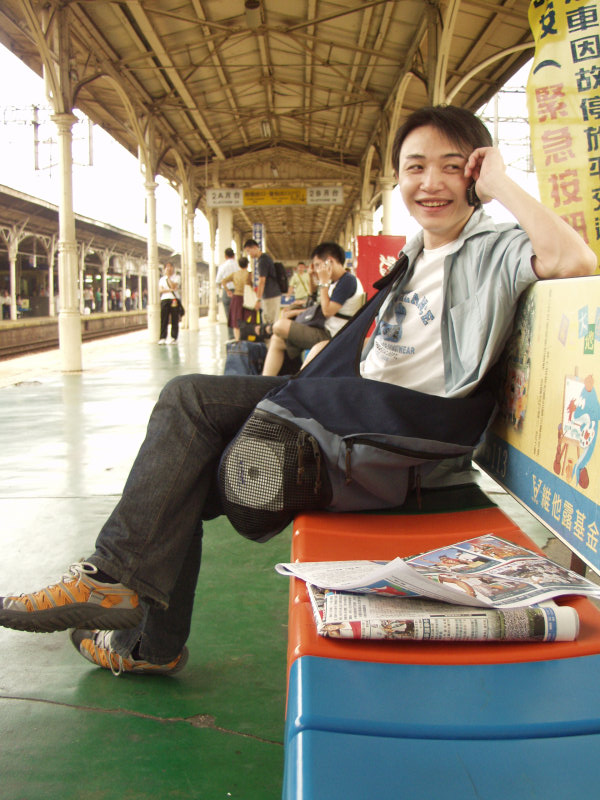 台灣鐵路旅遊攝影台中火車站月台旅客特寫2003攝影照片153